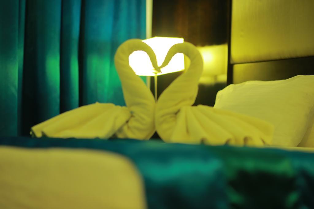 Peacock Beach Hotel ハンバントタ エクステリア 写真