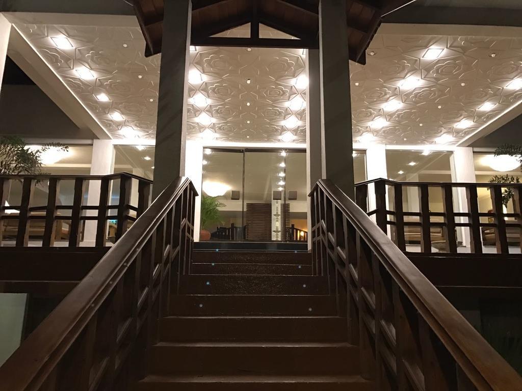 Peacock Beach Hotel ハンバントタ エクステリア 写真