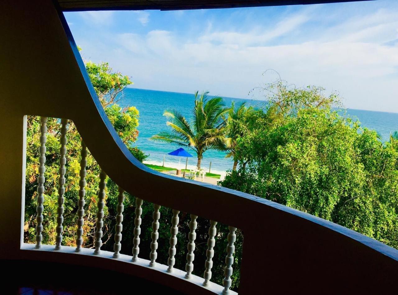 Peacock Beach Hotel ハンバントタ エクステリア 写真