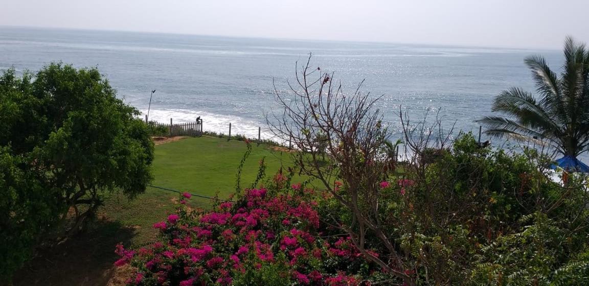 Peacock Beach Hotel ハンバントタ エクステリア 写真